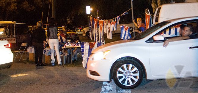 bandera_cubanas_cubana_cuba_versailles_yadira_escobar_blog_fidel_castro_muerto_dead_died_revolucion_cubanos_2016