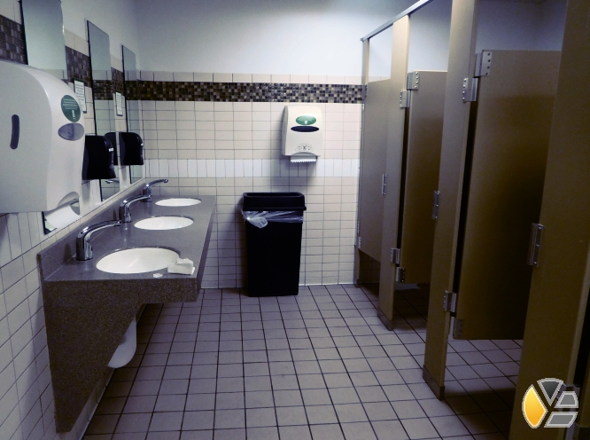public_bathroom_lgbt_bano_gays_marco_rubio_restroom_target_conservatives_ban_rights_derecho
