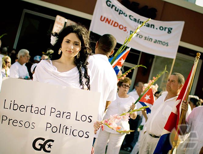 yadira_escobar_grupo_caiman_blog_presos_politicos_disidentes_oposicion_protesta_marcha_miami_pictures_2010_tubella