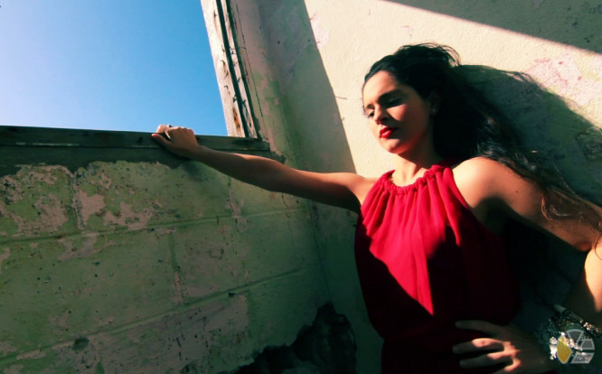 yadira_escobar_playa_beach_red_dress_habana_havana_embargo_bloqueo_blog_disidentes_grupo_caiman