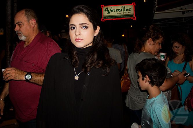 yadira_escobar_tubella_blog_versailles_restaurante_calle_8_miami_cubans_photo_fidel_castro_dead_black_dress_clothes_