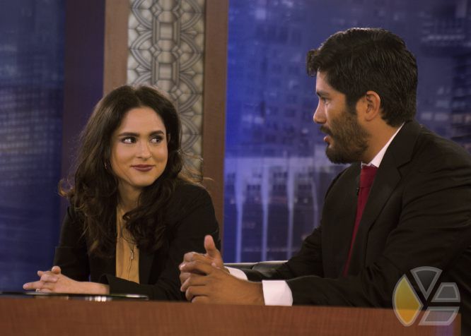 yadira_escobar_tubella_photo_smile_tv_mira_cuba_blog_television_miami_studio_democratic_party_republicans_debate_programa