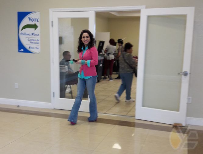 yadira_escobar_voted_voto_votaciones_elecciones_elections_2016_donald_trump_hialeah_gardens_democrat_pink_shirt_blusa_teal
